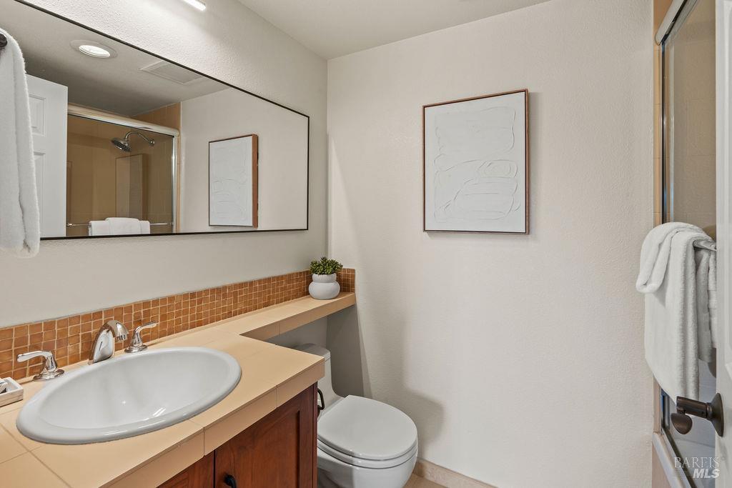 Detail Gallery Image 39 of 48 For 91 Stanford Way, Sausalito,  CA 94965 - 2 Beds | 2/1 Baths