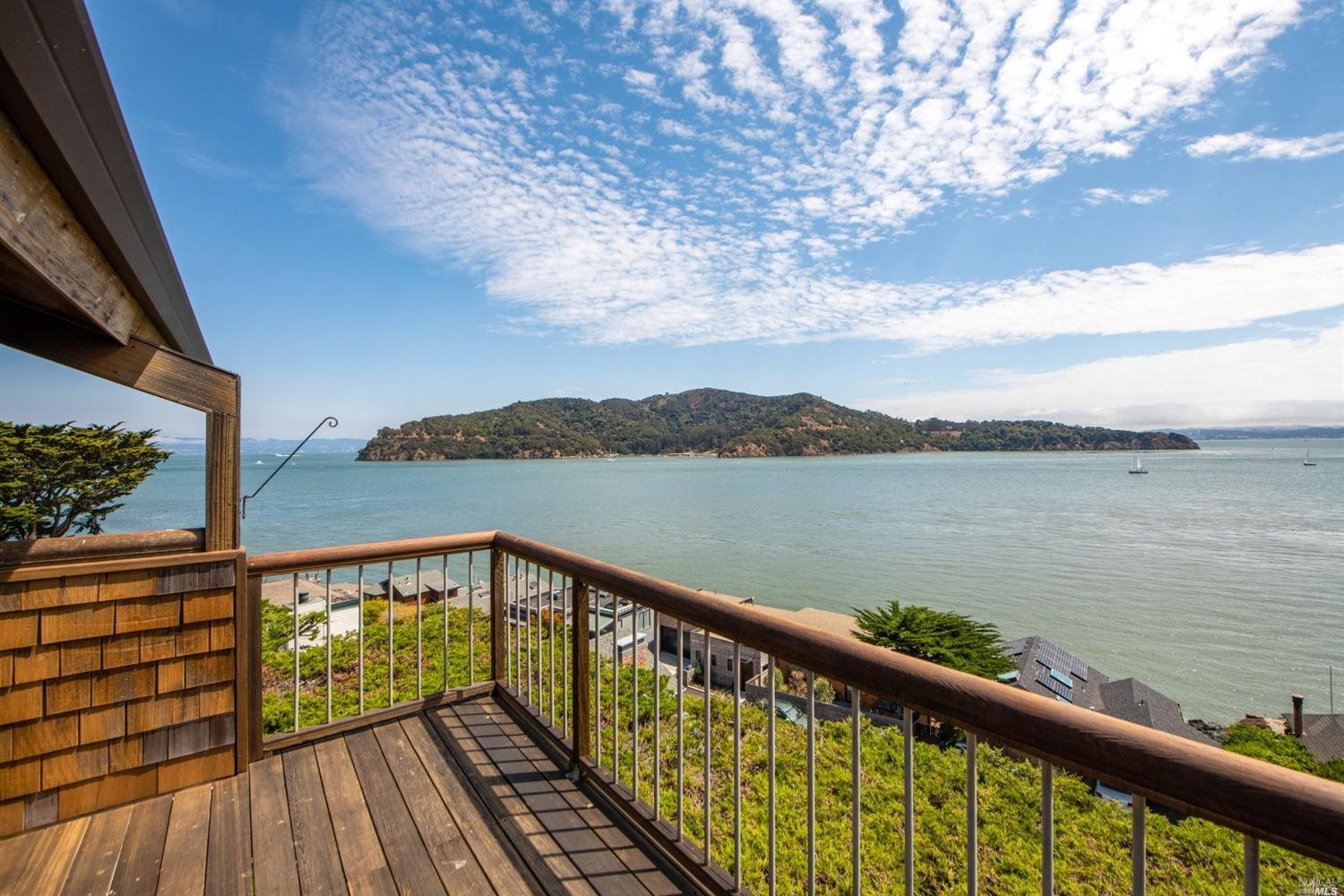 Detail Gallery Image 10 of 33 For 24 Linda Vista Ave, Tiburon,  CA 94920 - 2 Beds | 2/1 Baths