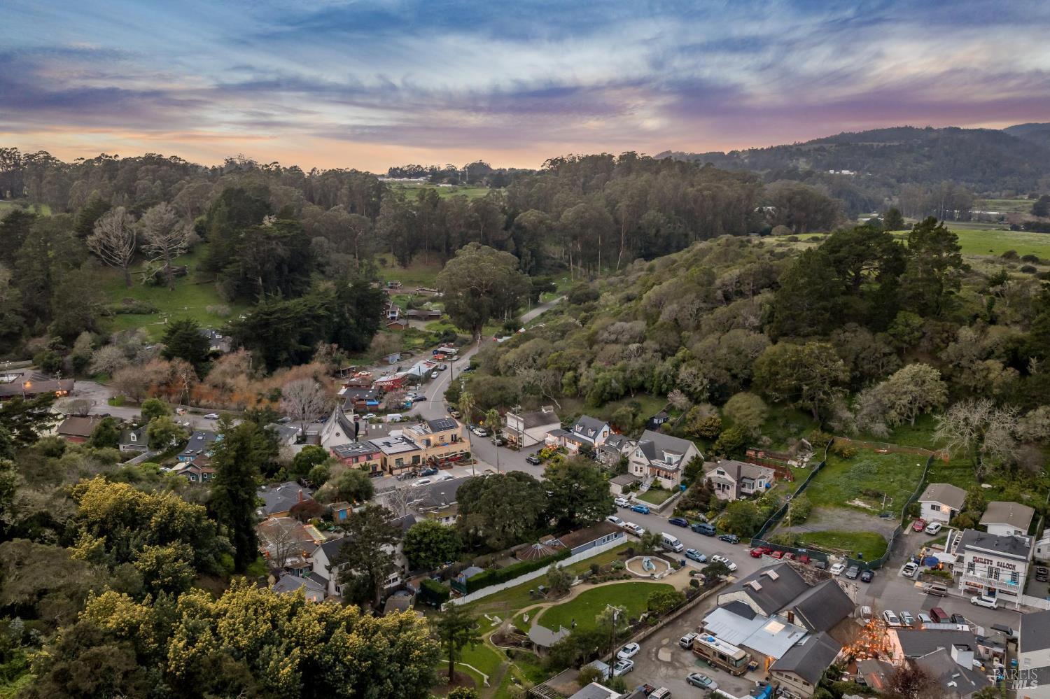 Detail Gallery Image 42 of 47 For 11 Wharf Rd, Bolinas,  CA 94924 - 2 Beds | 2/1 Baths