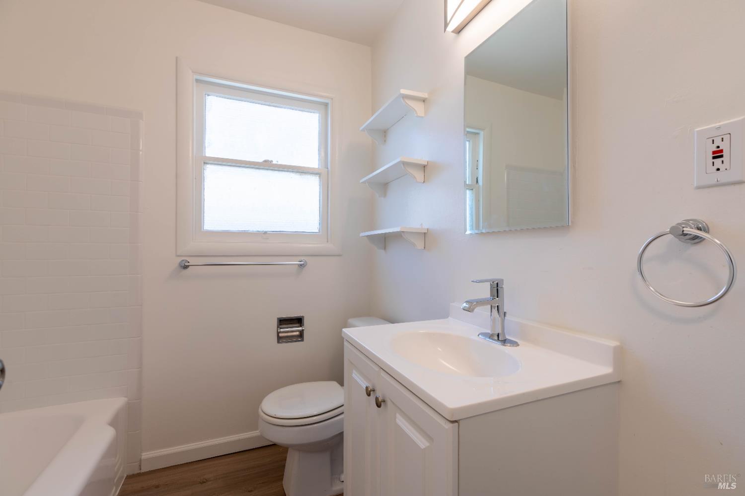 Detail Gallery Image 9 of 11 For Address Is Not Disclosed, San Rafael,  CA 94901 - 2 Beds | 1 Baths