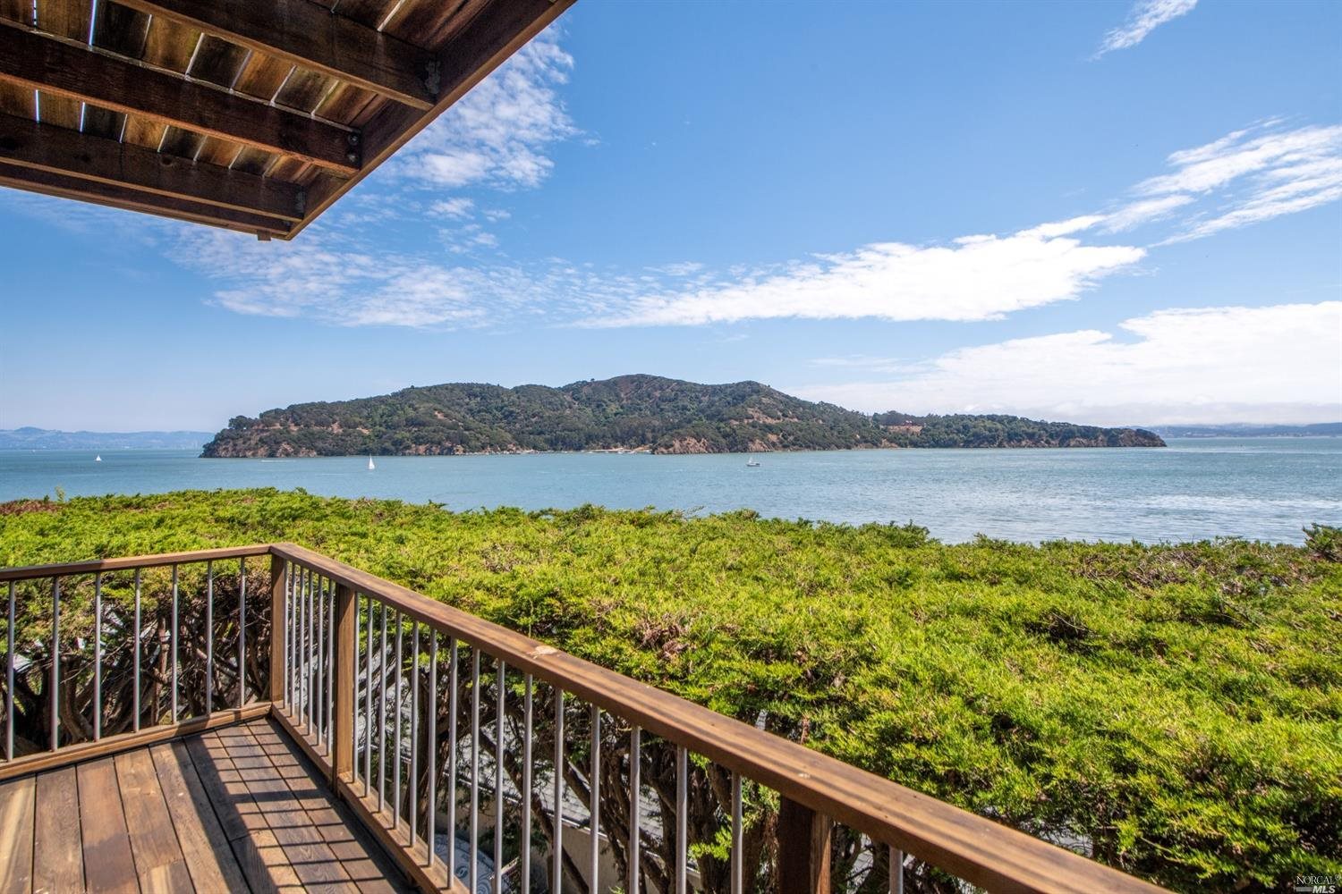Detail Gallery Image 13 of 33 For 24 Linda Vista Ave, Tiburon,  CA 94920 - 2 Beds | 2/1 Baths