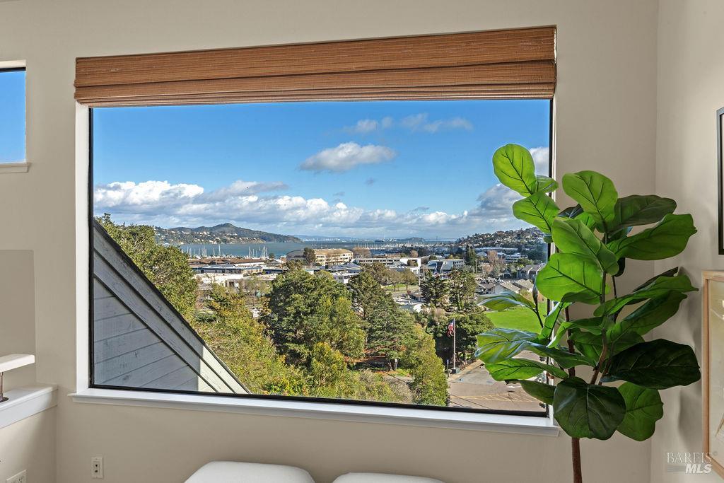 Detail Gallery Image 22 of 48 For 91 Stanford Way, Sausalito,  CA 94965 - 2 Beds | 2/1 Baths