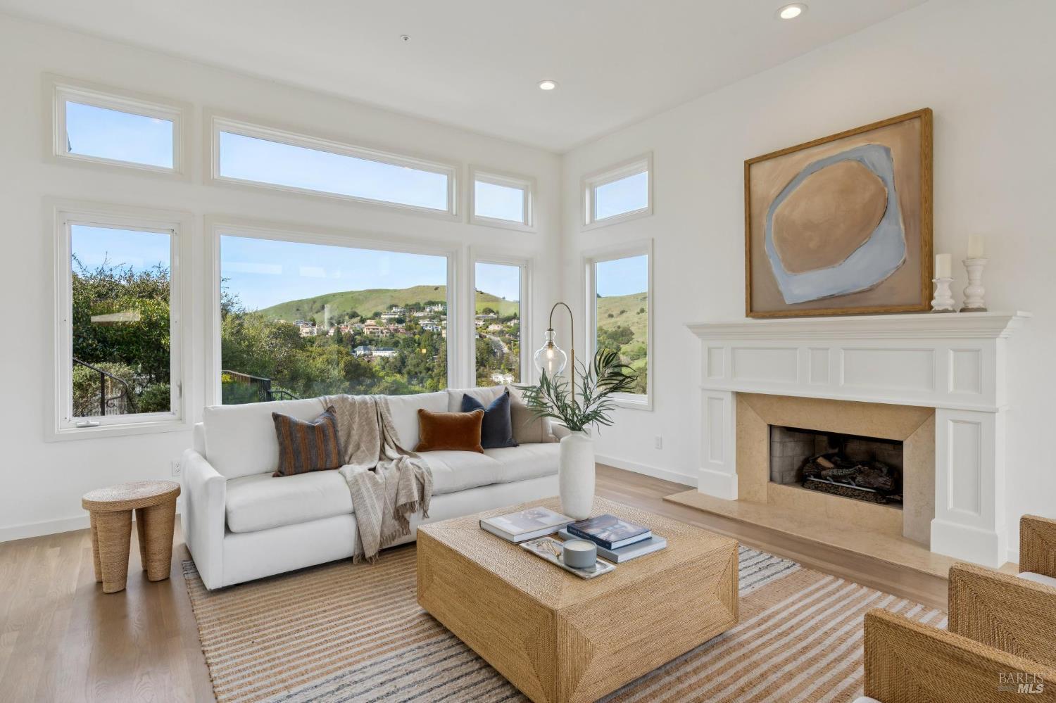 Detail Gallery Image 10 of 74 For 23 Cecilia Ct, Tiburon,  CA 94920 - 5 Beds | 4 Baths