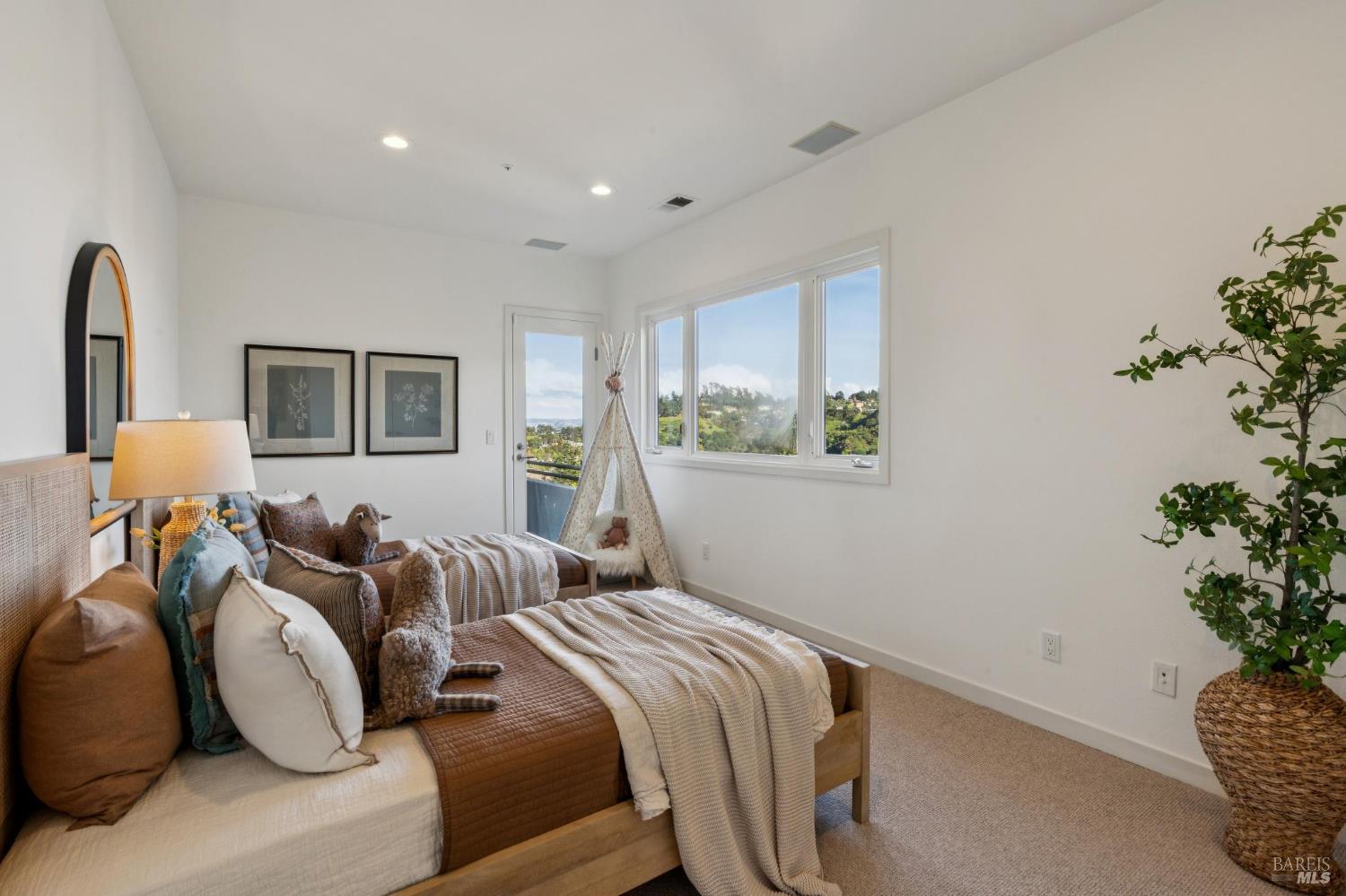 Detail Gallery Image 48 of 74 For 23 Cecilia Ct, Tiburon,  CA 94920 - 5 Beds | 4 Baths