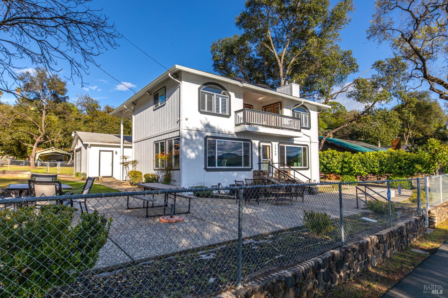 Detail Gallery Image 10 of 48 For 3950 Oakmont Dr, Clearlake,  CA 95422 - 5 Beds | 3/1 Baths