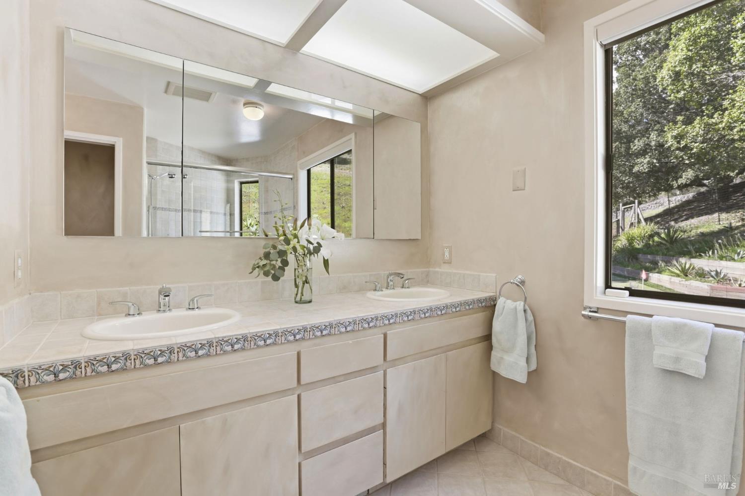 Detail Gallery Image 28 of 43 For 2 Paseo Mirasol Unkn, Tiburon,  CA 94920 - 5 Beds | 2/1 Baths
