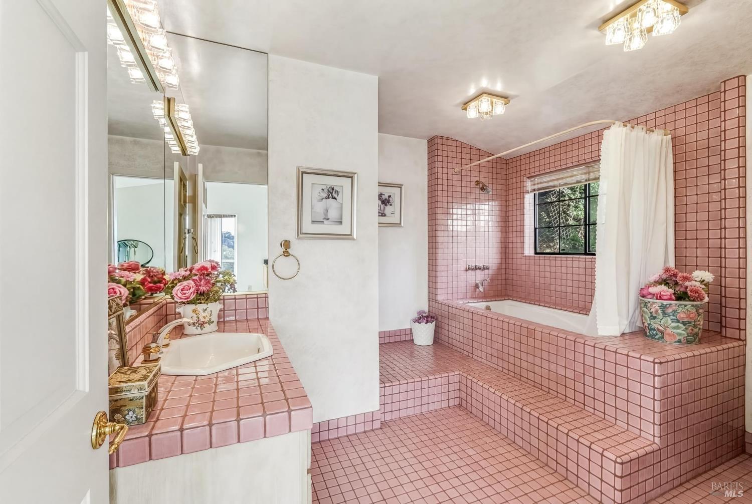 Detail Gallery Image 29 of 36 For 945 Owlswood Ln, Tiburon,  CA 94920 - 4 Beds | 3 Baths