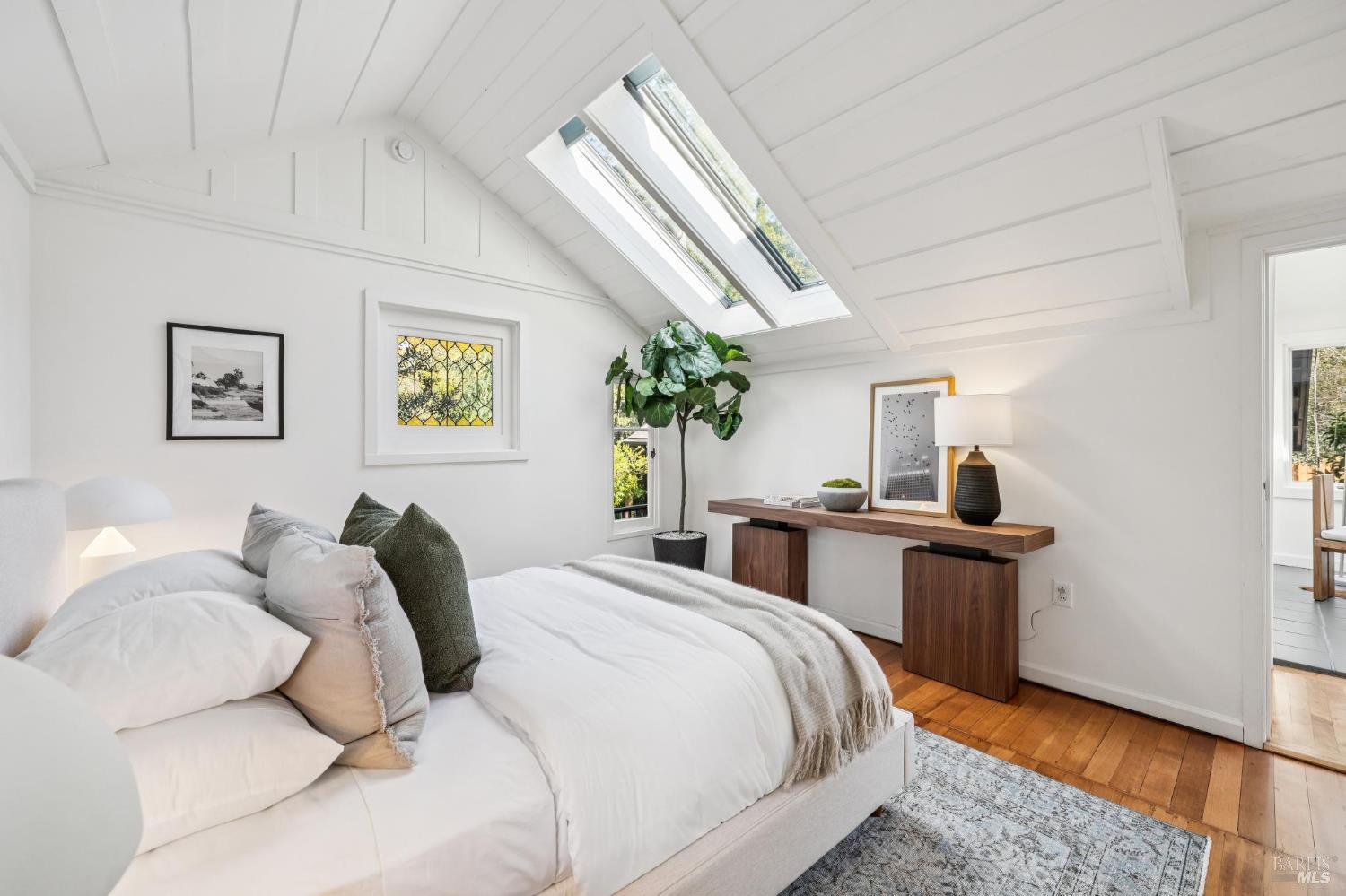 Detail Gallery Image 25 of 50 For 484 Summit Ave, Mill Valley,  CA 94941 - 5 Beds | 3/1 Baths