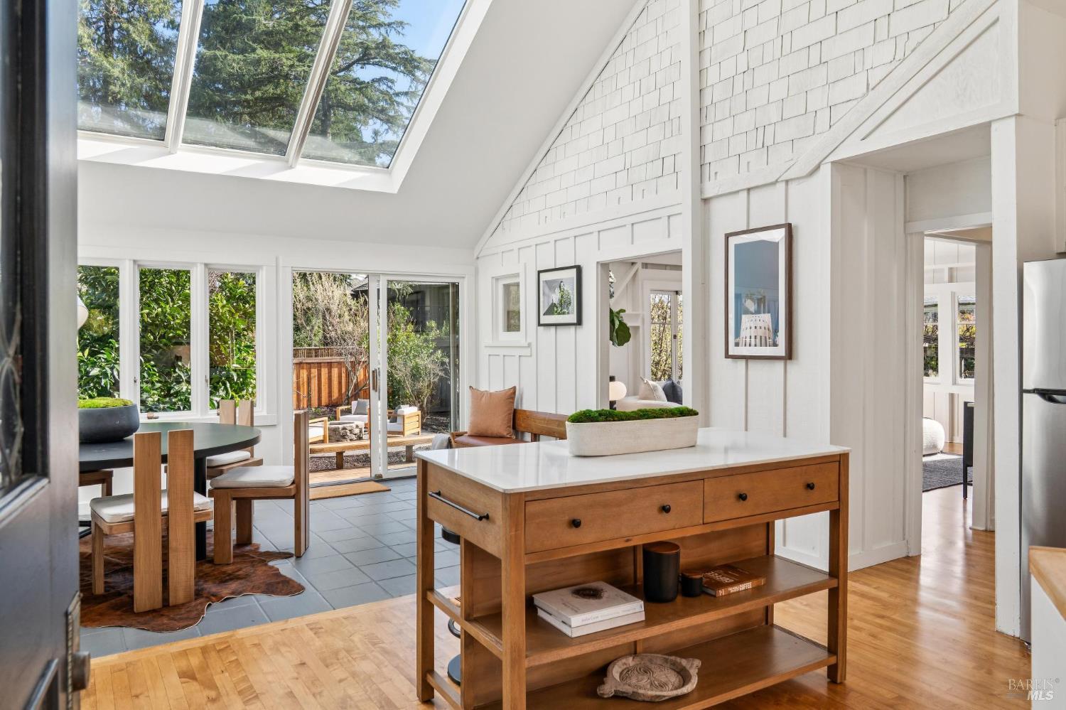 Detail Gallery Image 6 of 50 For 484 Summit Ave, Mill Valley,  CA 94941 - 5 Beds | 3/1 Baths