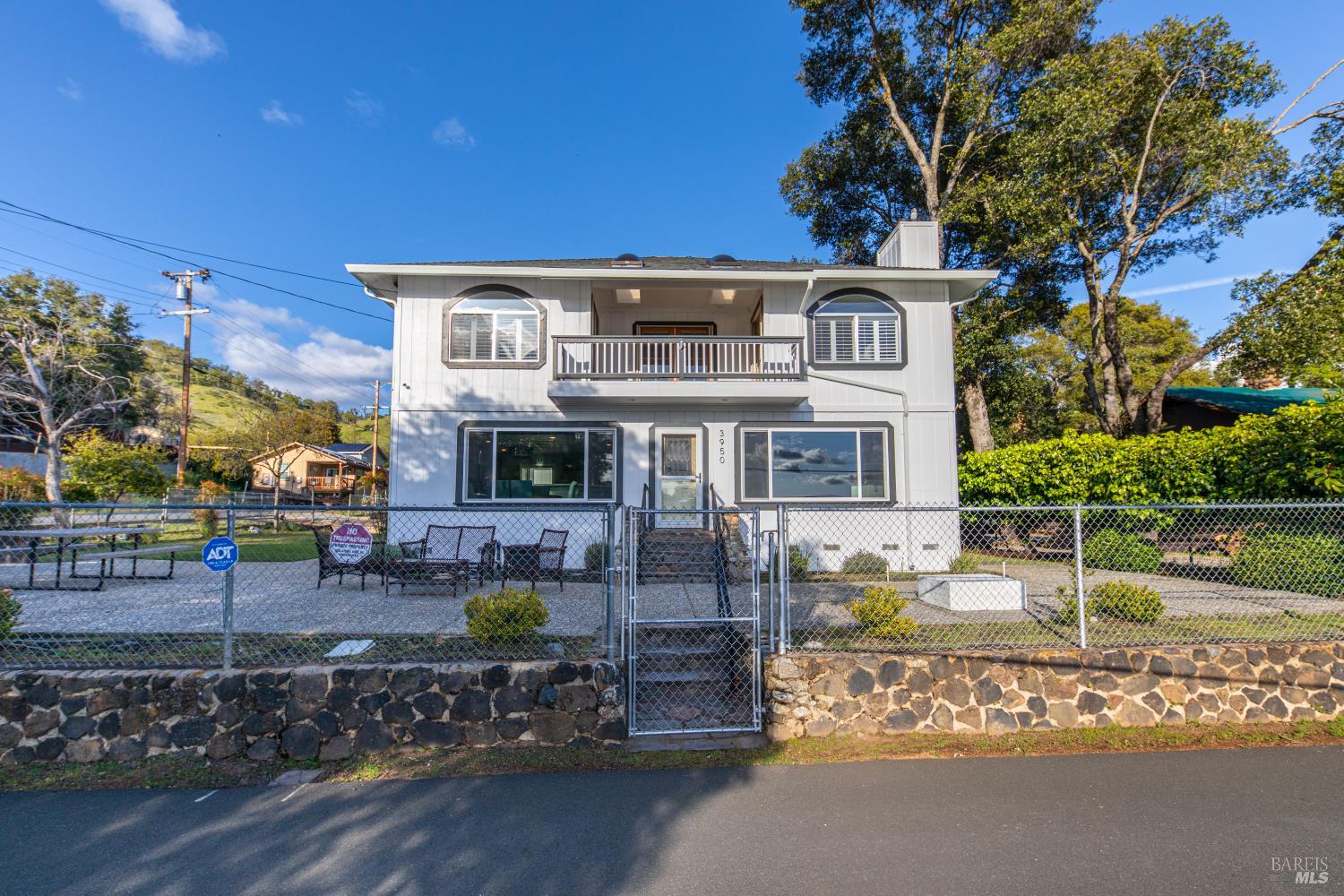 Detail Gallery Image 9 of 48 For 3950 Oakmont Dr, Clearlake,  CA 95422 - 5 Beds | 3/1 Baths