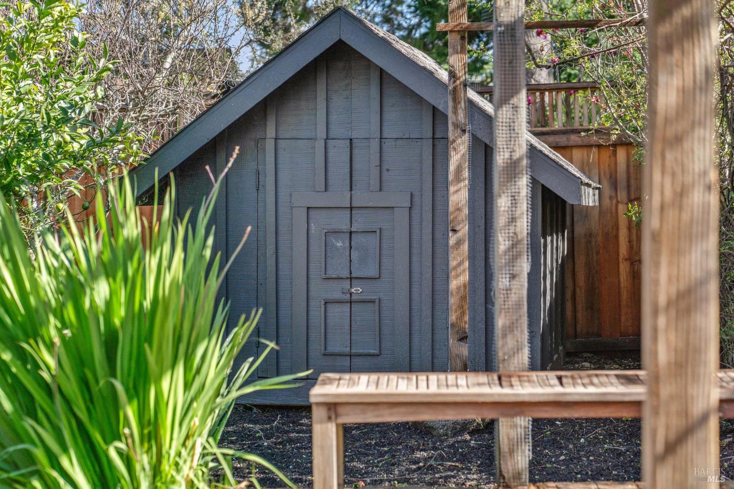 Detail Gallery Image 27 of 50 For 484 Summit Ave, Mill Valley,  CA 94941 - 5 Beds | 3/1 Baths