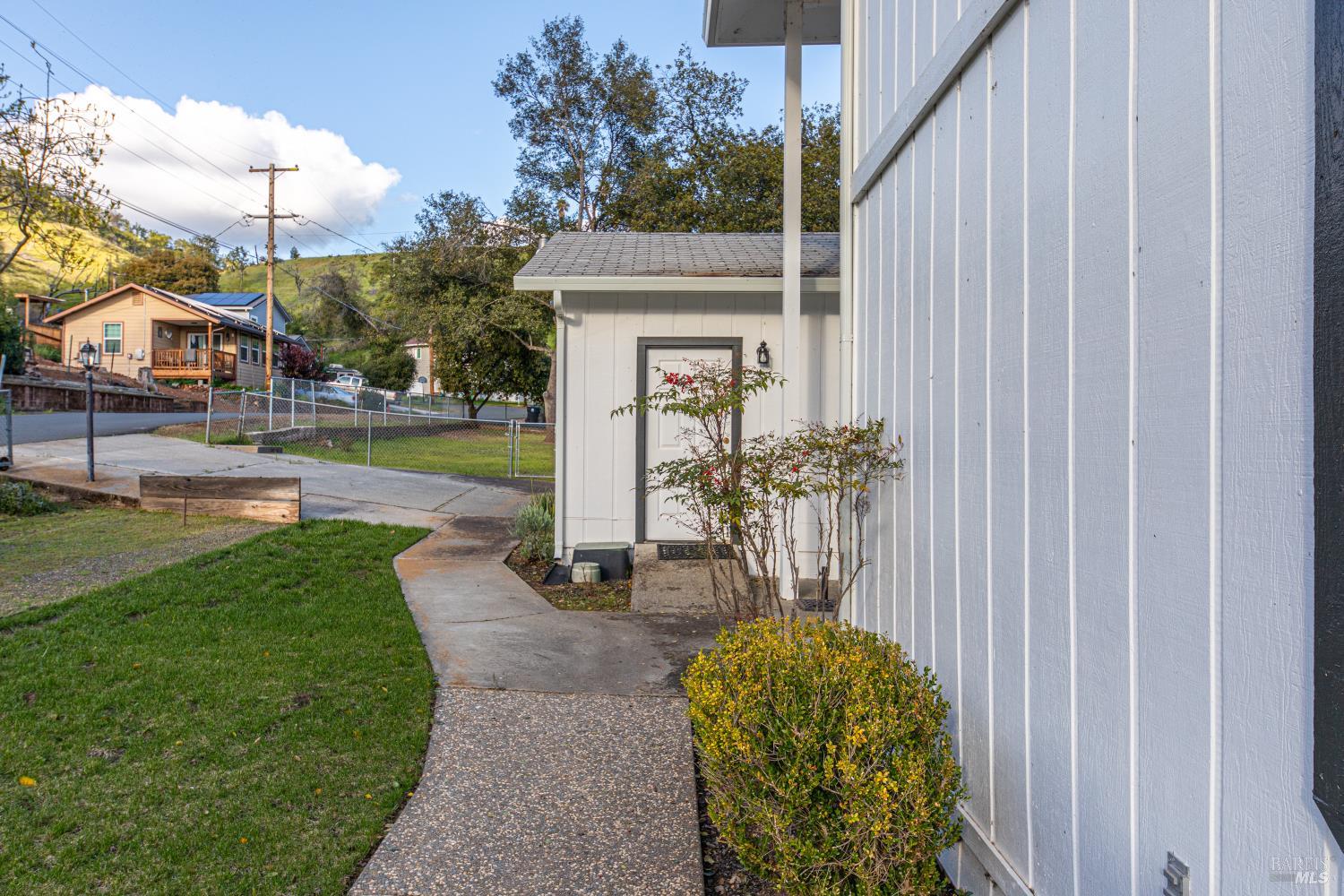 Detail Gallery Image 6 of 48 For 3950 Oakmont Dr, Clearlake,  CA 95422 - 5 Beds | 3/1 Baths