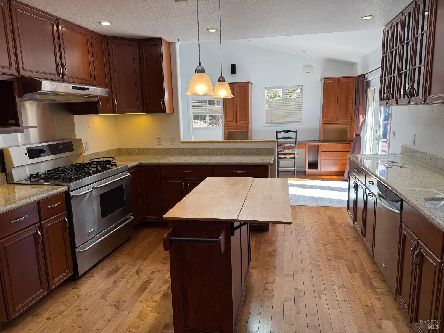 Detail Gallery Image 6 of 21 For 18920 Timberpointe Dr, Fort Bragg,  CA 95437 - 2 Beds | 2/1 Baths