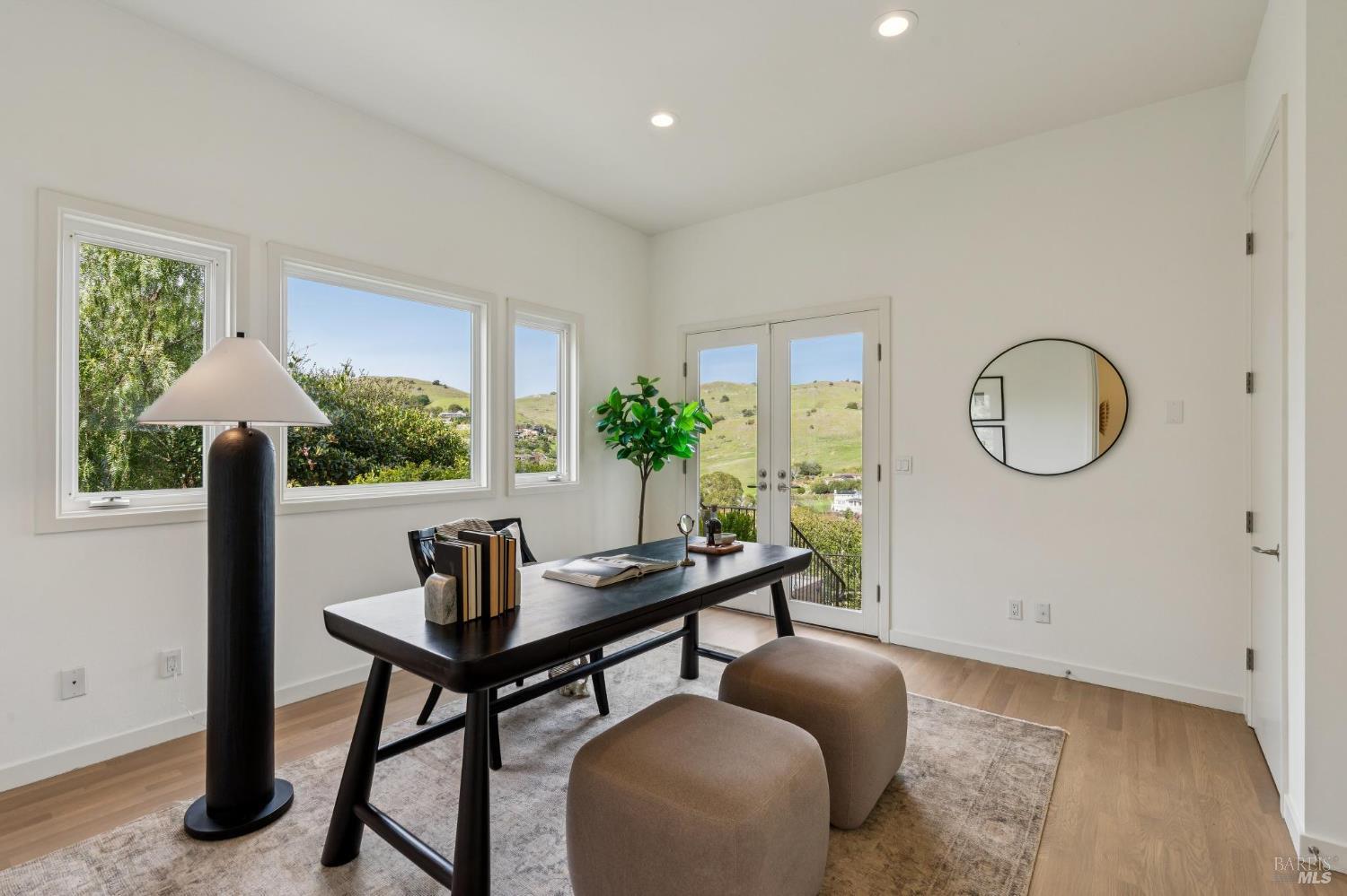 Detail Gallery Image 15 of 74 For 23 Cecilia Ct, Tiburon,  CA 94920 - 5 Beds | 4 Baths