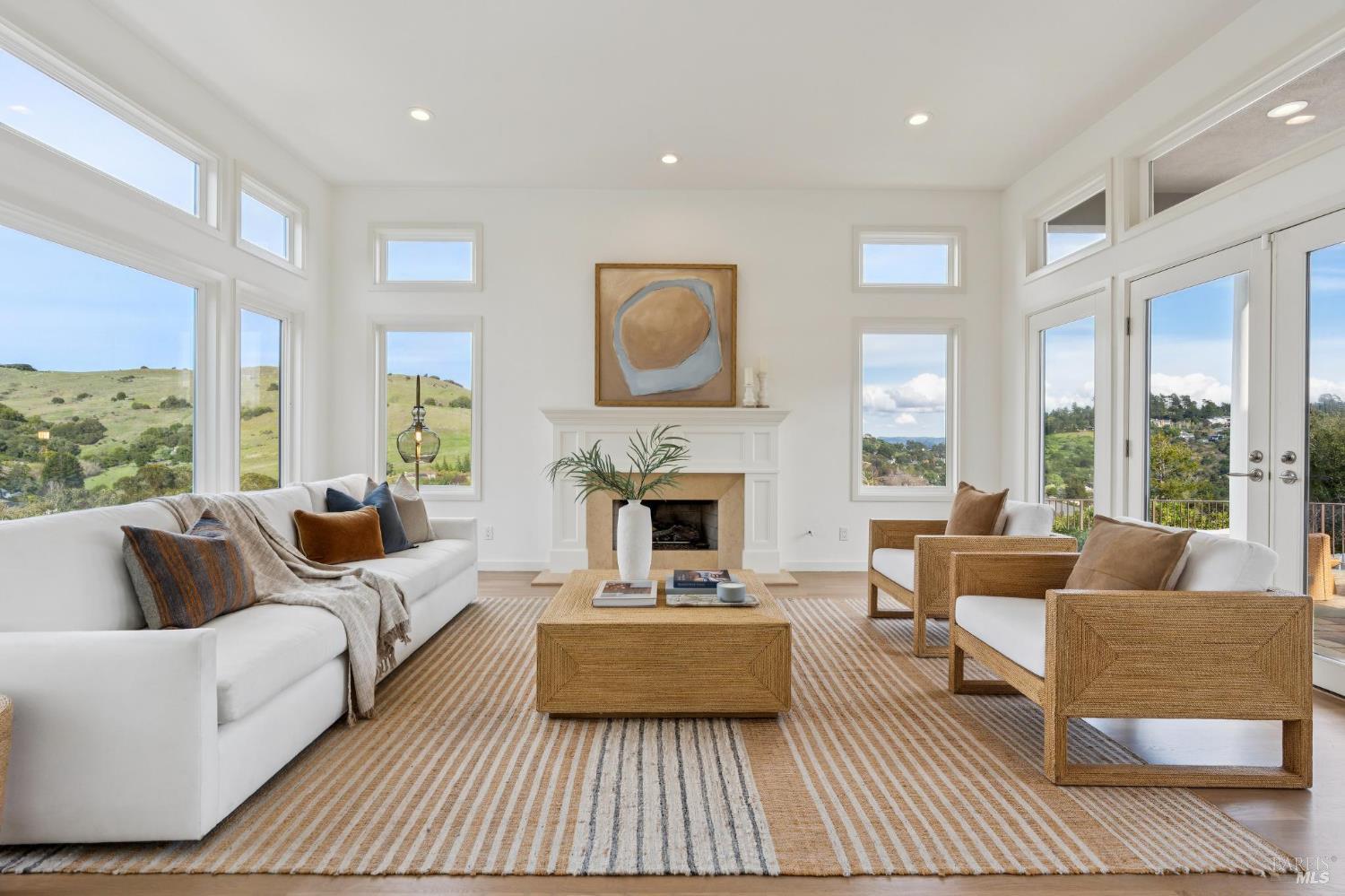 Detail Gallery Image 8 of 74 For 23 Cecilia Ct, Tiburon,  CA 94920 - 5 Beds | 4 Baths