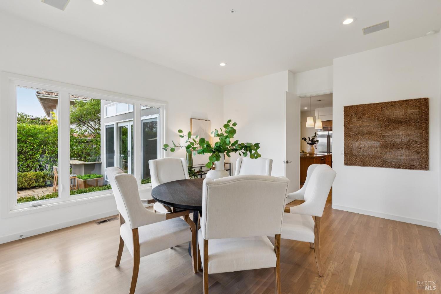 Detail Gallery Image 13 of 74 For 23 Cecilia Ct, Tiburon,  CA 94920 - 5 Beds | 4 Baths