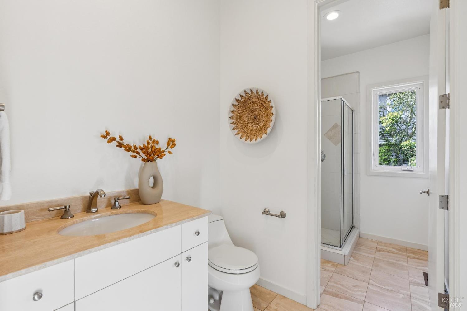 Detail Gallery Image 17 of 74 For 23 Cecilia Ct, Tiburon,  CA 94920 - 5 Beds | 4 Baths