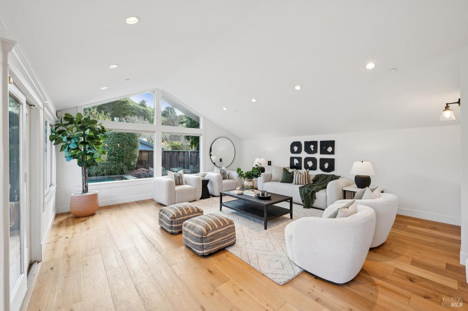 Detail Gallery Image 22 of 64 For 20 Apollo Rd, Tiburon,  CA 94920 - 4 Beds | 2 Baths