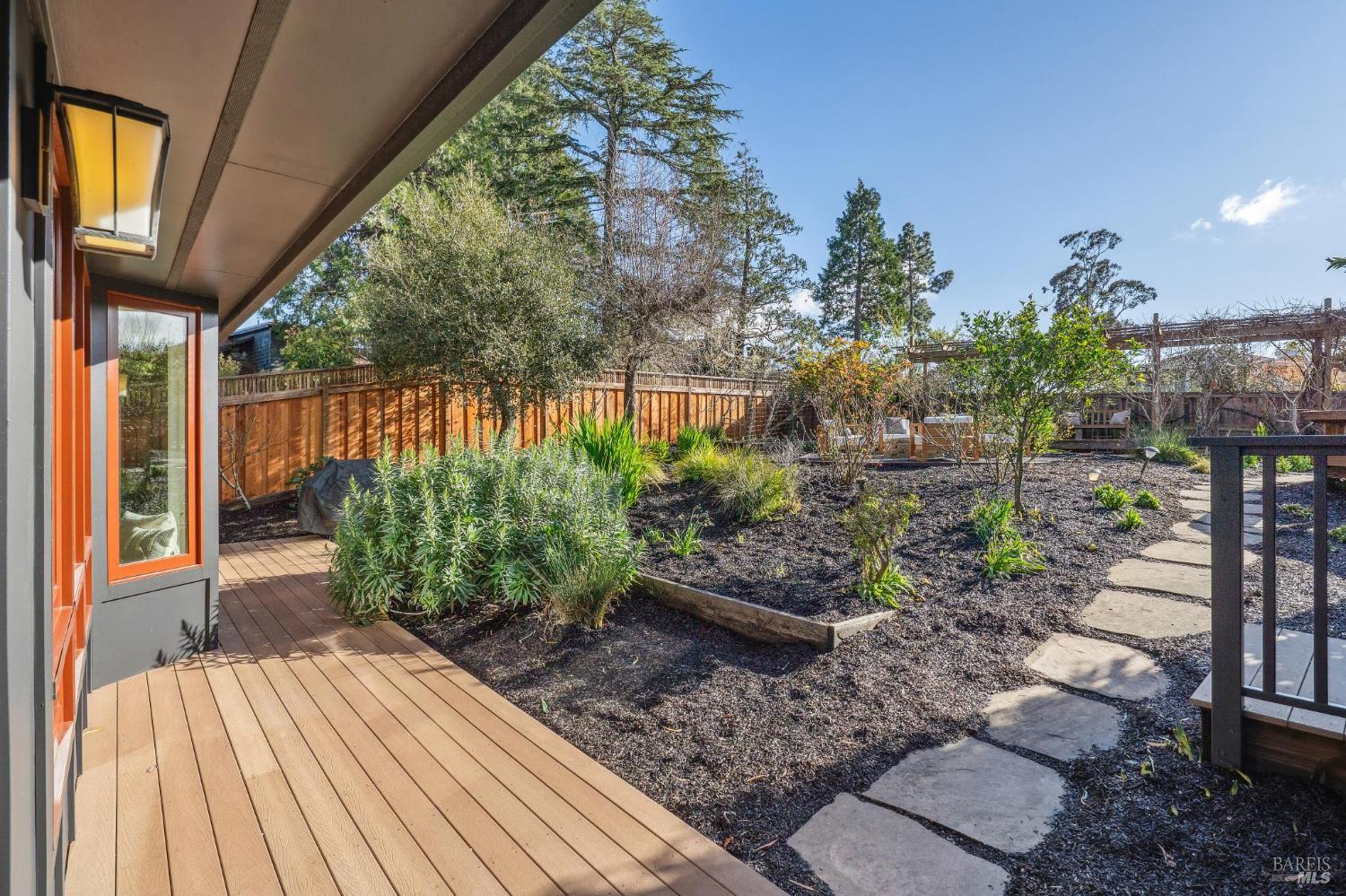 Detail Gallery Image 34 of 50 For 484 Summit Ave, Mill Valley,  CA 94941 - 5 Beds | 3/1 Baths