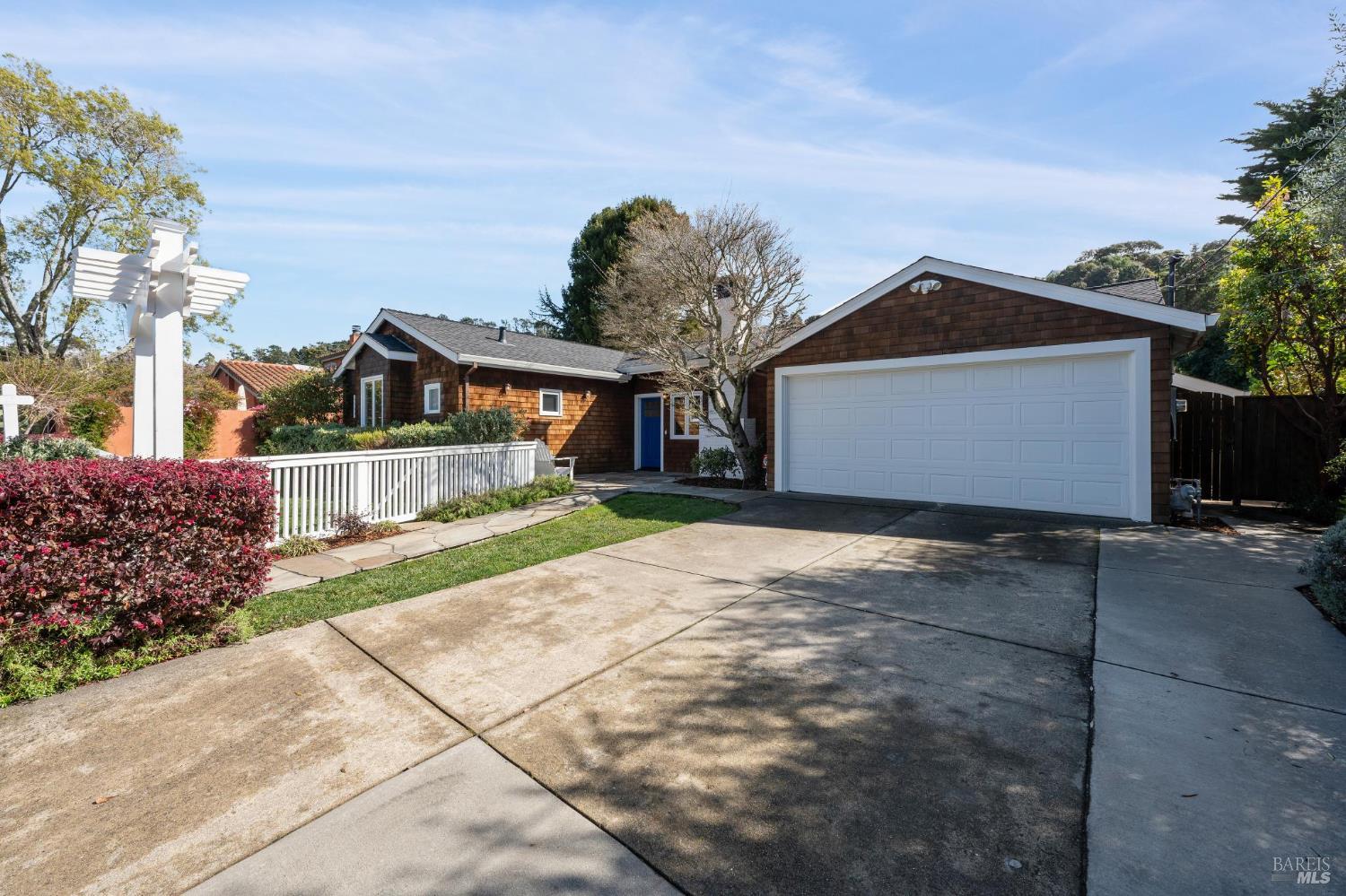 Detail Gallery Image 2 of 64 For 20 Apollo Rd, Tiburon,  CA 94920 - 4 Beds | 2 Baths