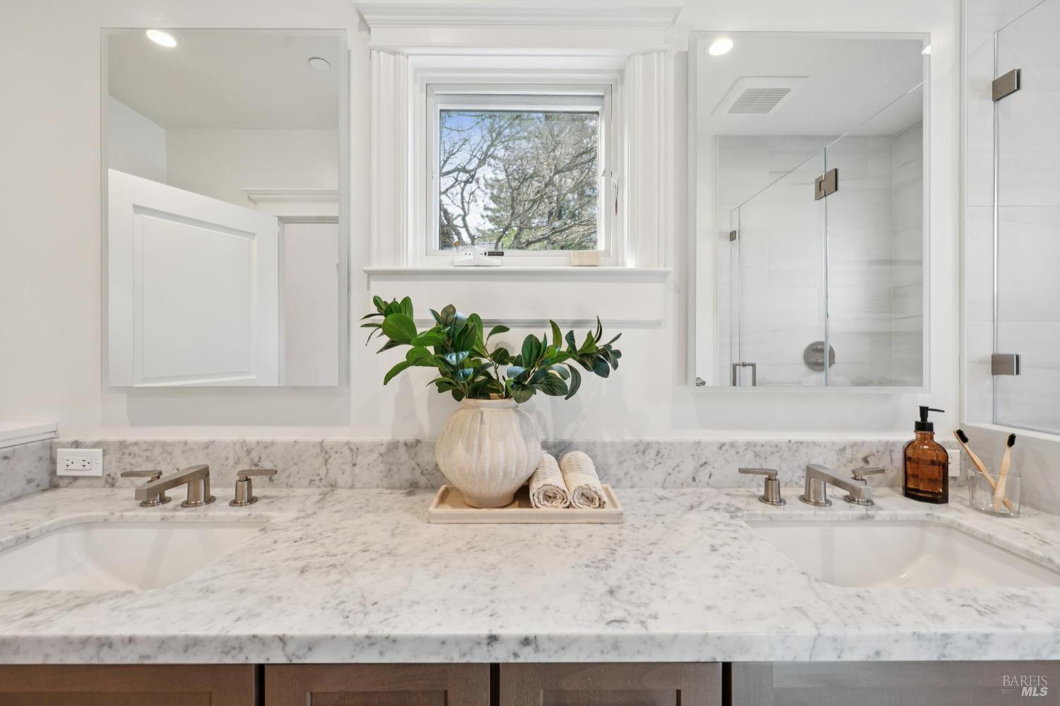 Detail Gallery Image 33 of 64 For 20 Apollo Rd, Tiburon,  CA 94920 - 4 Beds | 2 Baths