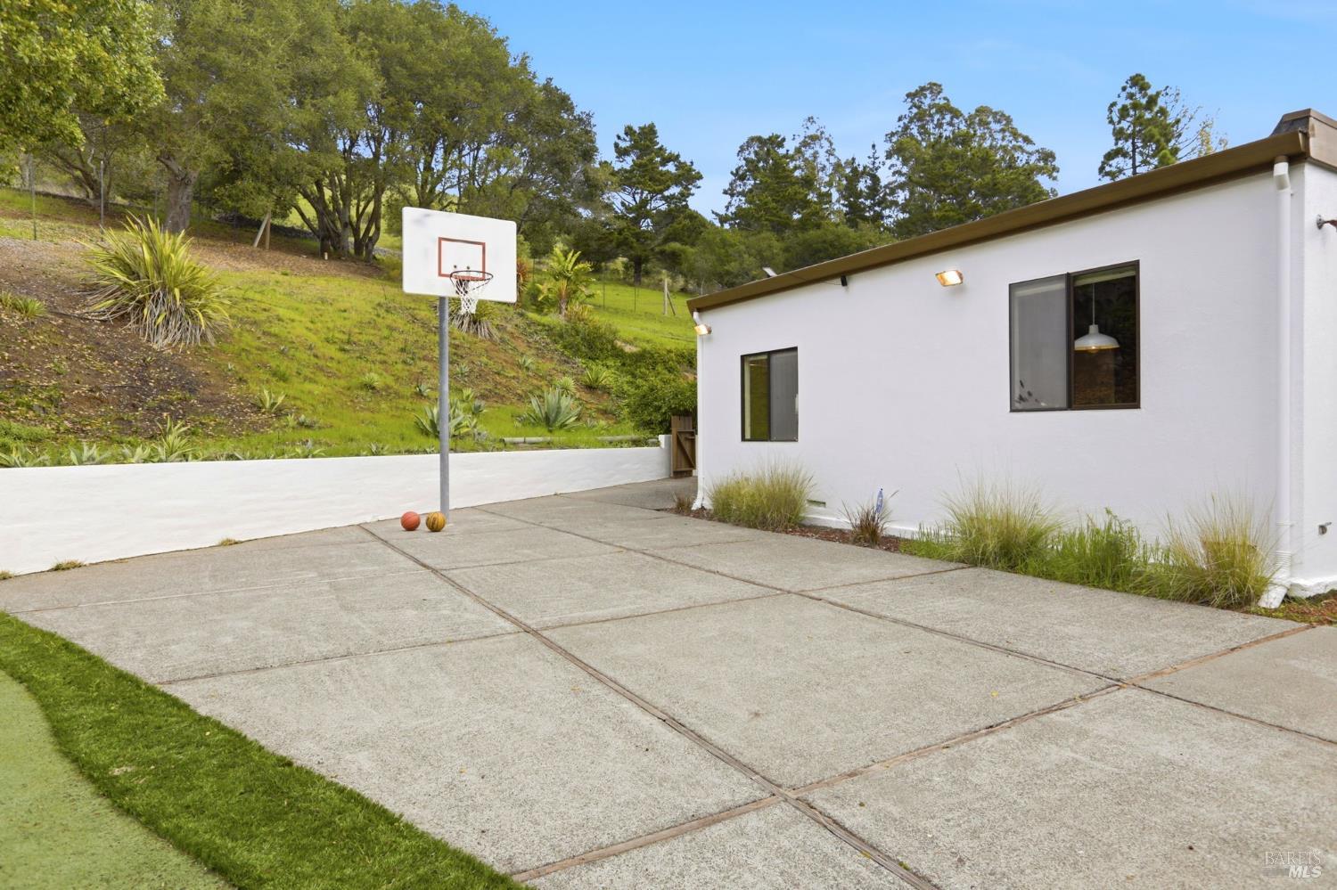 Detail Gallery Image 40 of 43 For 2 Paseo Mirasol Unkn, Tiburon,  CA 94920 - 5 Beds | 2/1 Baths