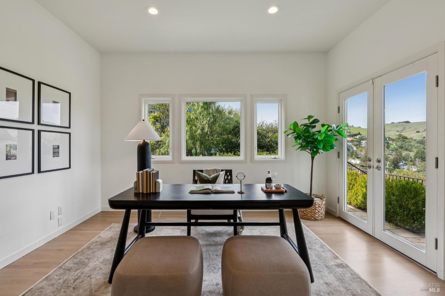 Detail Gallery Image 14 of 74 For 23 Cecilia Ct, Tiburon,  CA 94920 - 5 Beds | 4 Baths