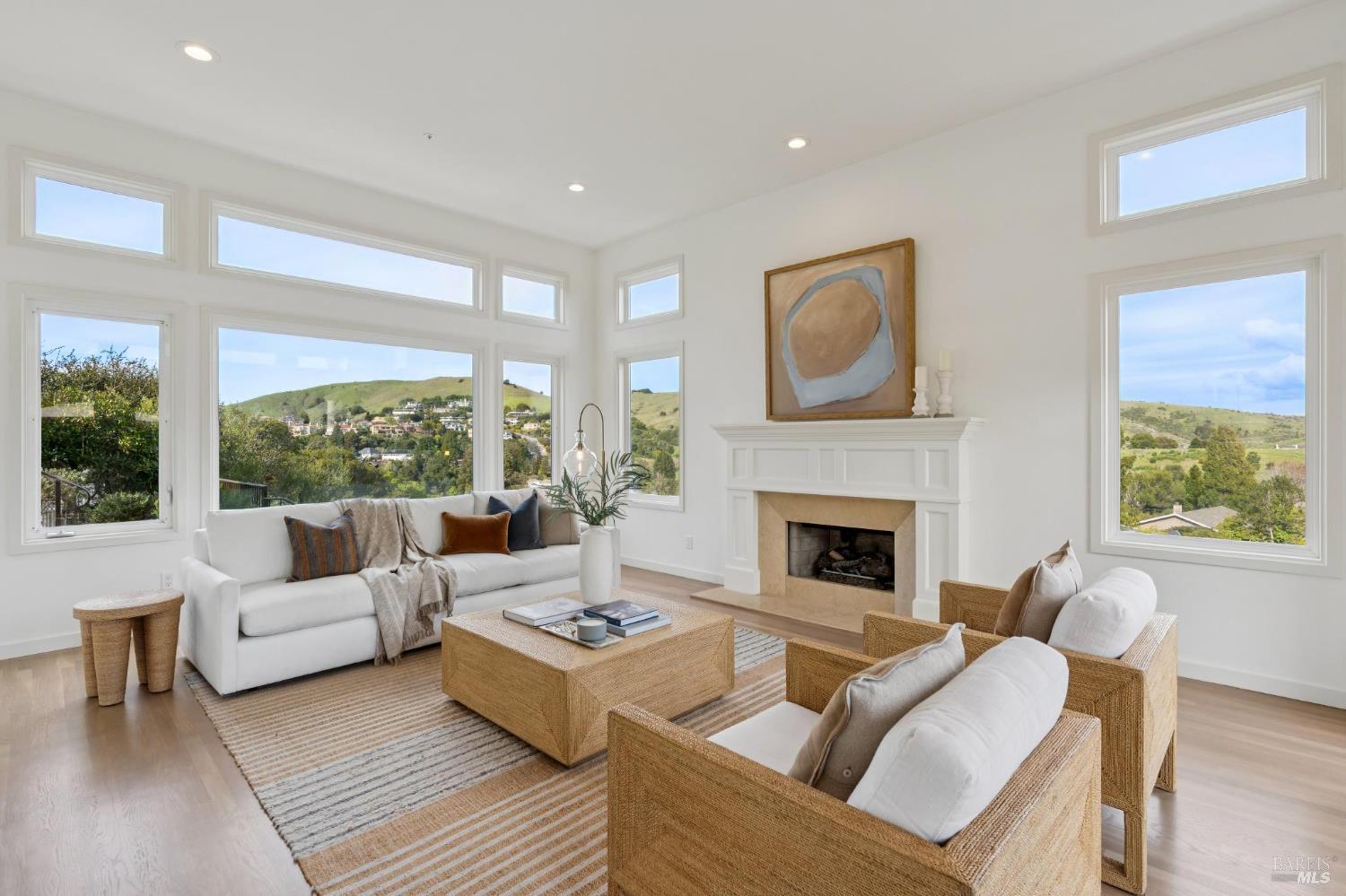 Detail Gallery Image 11 of 74 For 23 Cecilia Ct, Tiburon,  CA 94920 - 5 Beds | 4 Baths