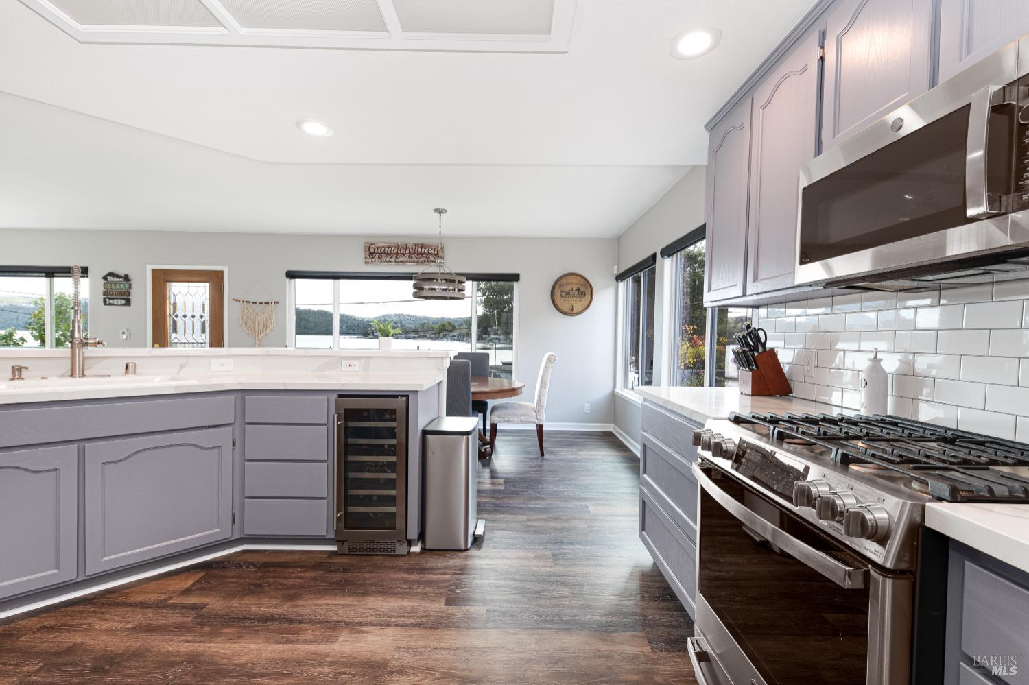 Detail Gallery Image 14 of 48 For 3950 Oakmont Dr, Clearlake,  CA 95422 - 5 Beds | 3/1 Baths