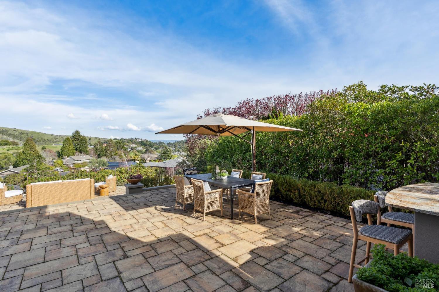 Detail Gallery Image 30 of 74 For 23 Cecilia Ct, Tiburon,  CA 94920 - 5 Beds | 4 Baths