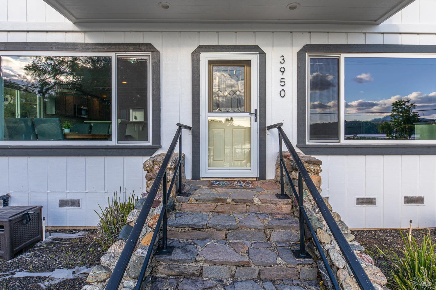 Detail Gallery Image 11 of 48 For 3950 Oakmont Dr, Clearlake,  CA 95422 - 5 Beds | 3/1 Baths