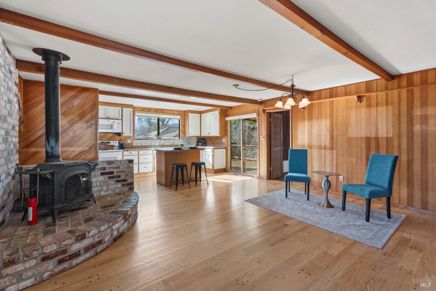 Detail Gallery Image 5 of 25 For 329 Jones St, Ukiah,  CA 95482 - 3 Beds | 2 Baths