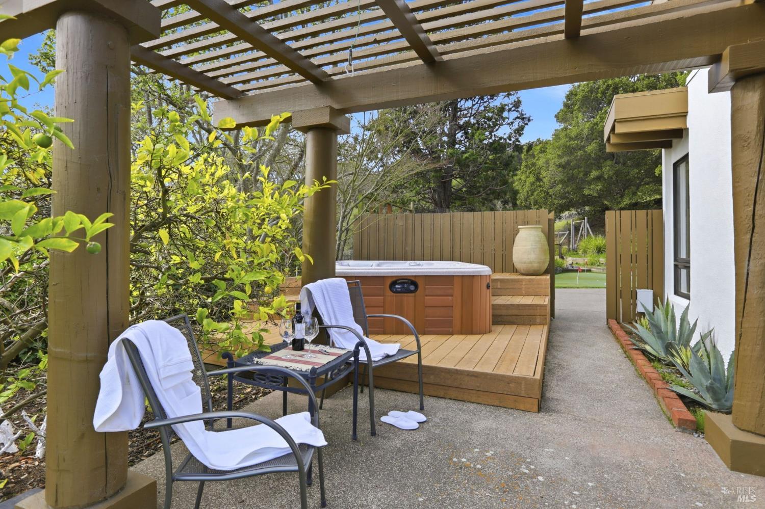 Detail Gallery Image 38 of 43 For 2 Paseo Mirasol Unkn, Tiburon,  CA 94920 - 5 Beds | 2/1 Baths