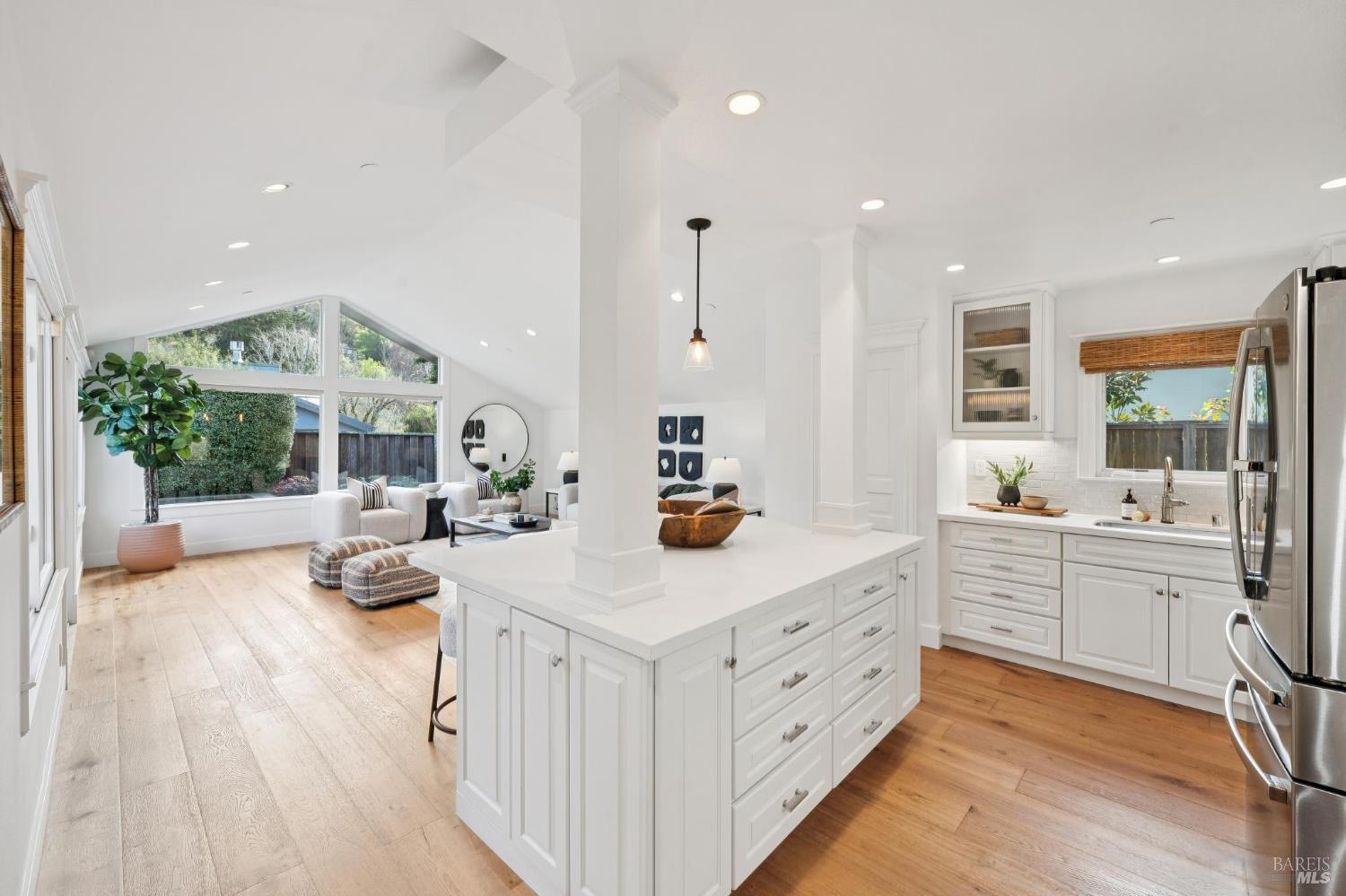 Detail Gallery Image 19 of 64 For 20 Apollo Rd, Tiburon,  CA 94920 - 4 Beds | 2 Baths