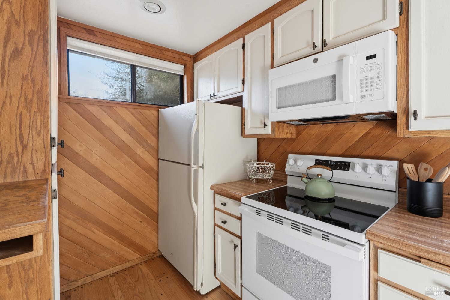 Detail Gallery Image 6 of 25 For 329 Jones St, Ukiah,  CA 95482 - 3 Beds | 2 Baths