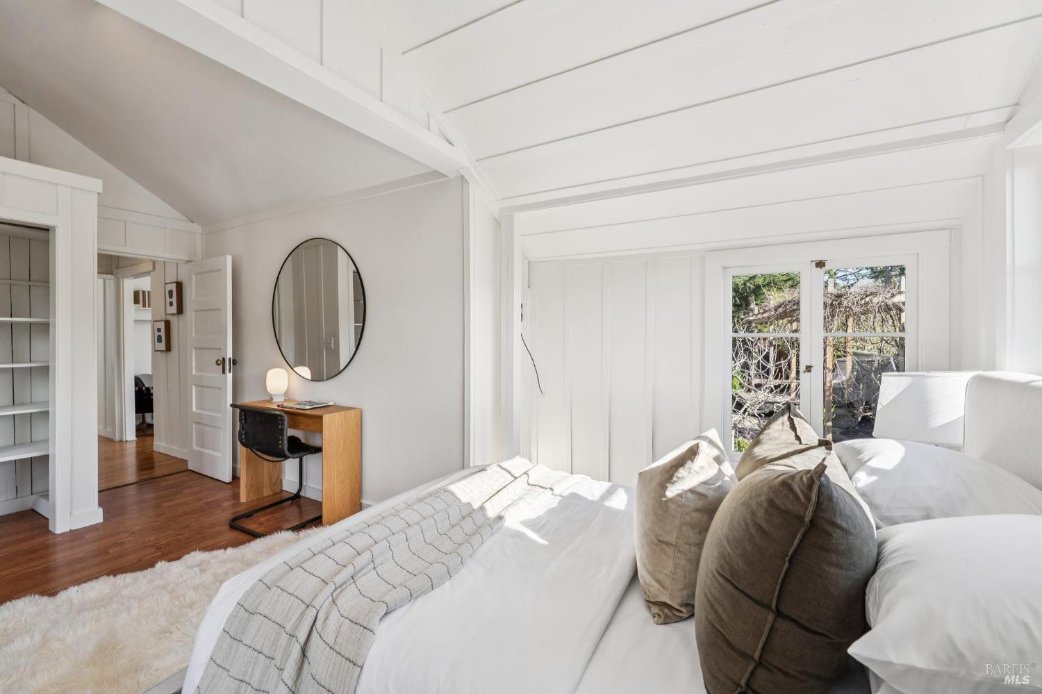 Detail Gallery Image 22 of 50 For 484 Summit Ave, Mill Valley,  CA 94941 - 5 Beds | 3/1 Baths