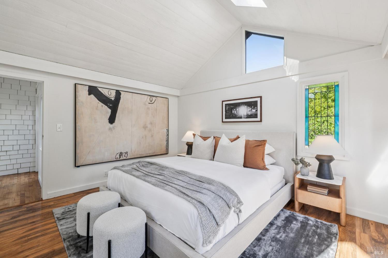 Detail Gallery Image 15 of 50 For 484 Summit Ave, Mill Valley,  CA 94941 - 5 Beds | 3/1 Baths