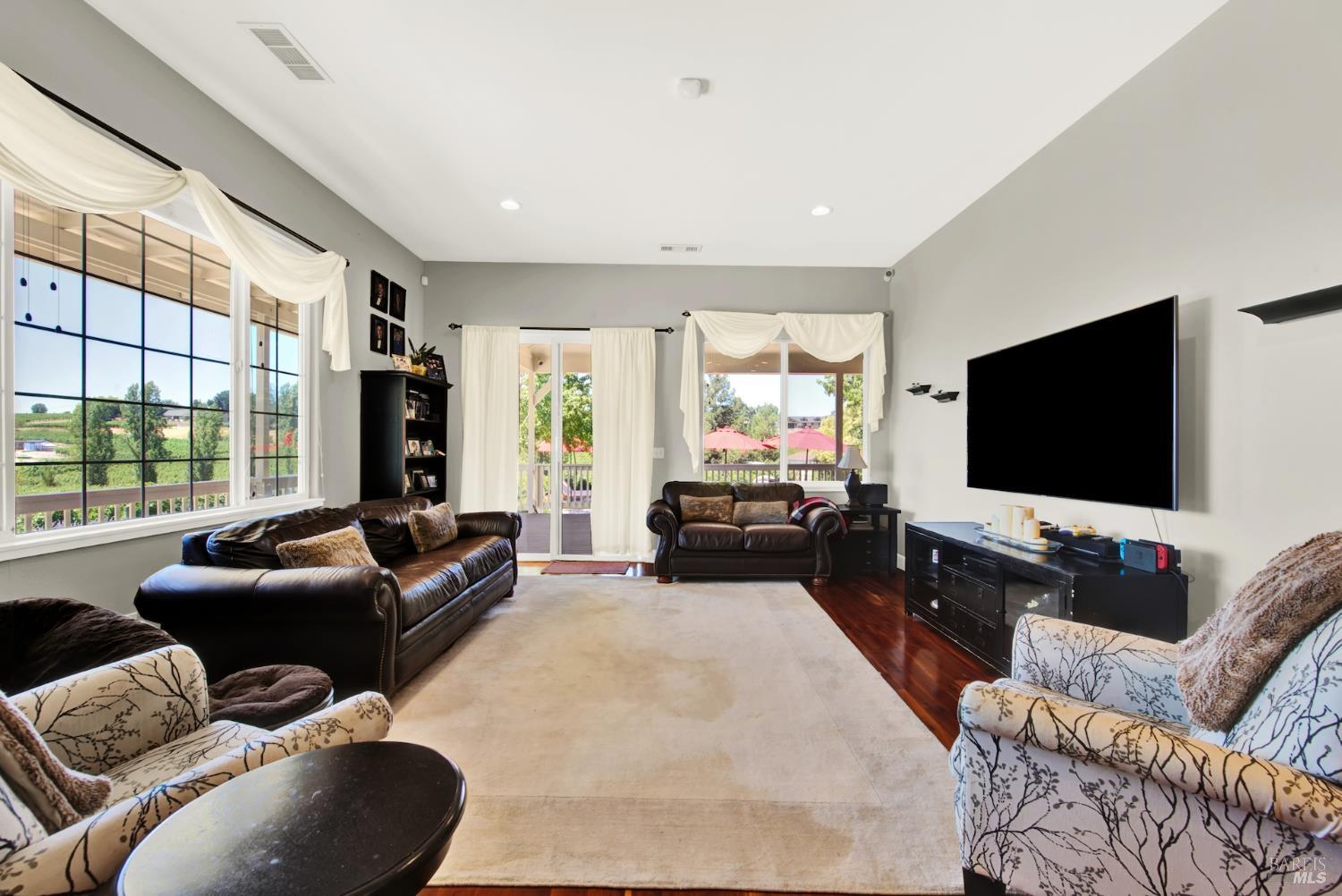 Detail Gallery Image 25 of 34 For 1597 Estee Ave, Napa,  CA 94558 - 4 Beds | 2 Baths