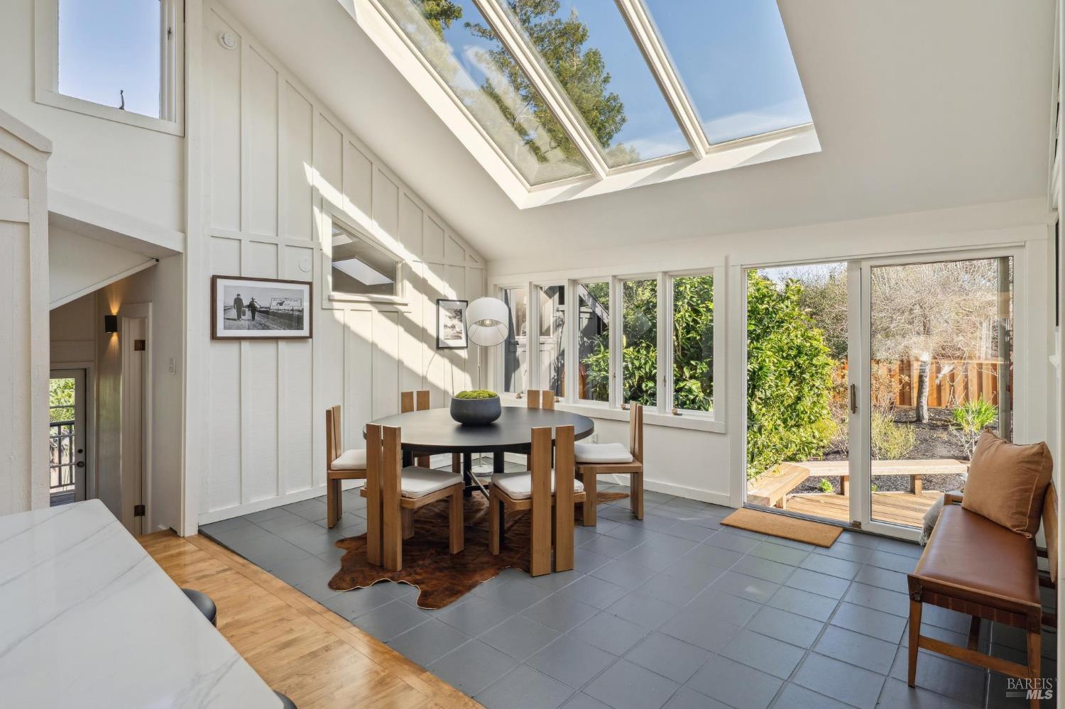 Detail Gallery Image 10 of 50 For 484 Summit Ave, Mill Valley,  CA 94941 - 5 Beds | 3/1 Baths