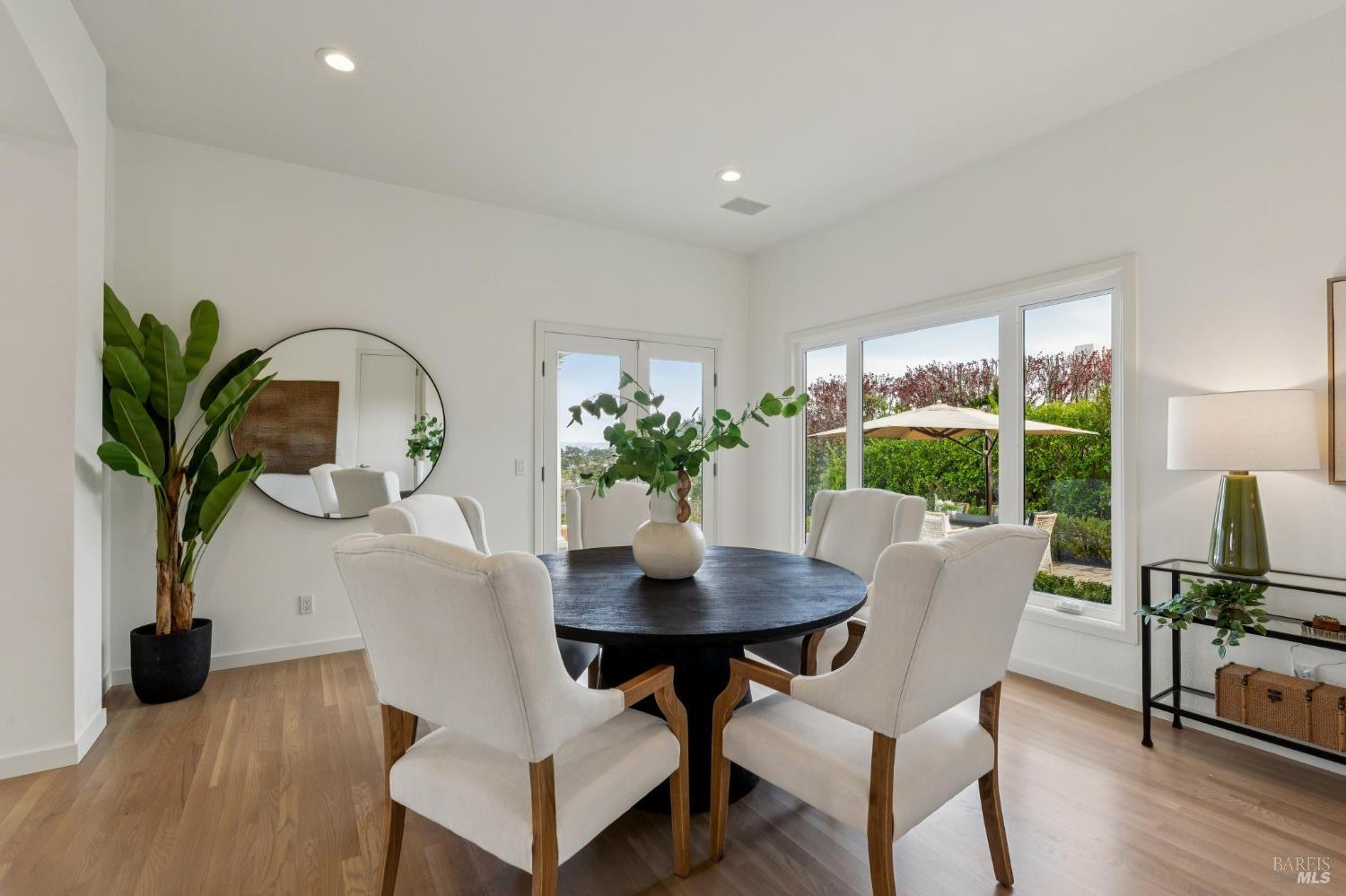 Detail Gallery Image 12 of 74 For 23 Cecilia Ct, Tiburon,  CA 94920 - 5 Beds | 4 Baths