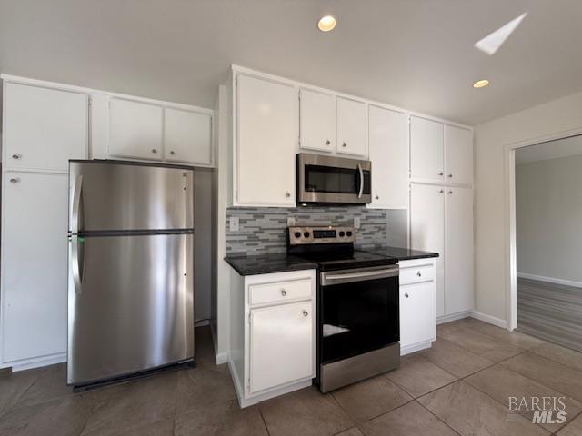 Detail Gallery Image 6 of 55 For 1031 Suffolk Way, Fairfield,  CA 94533 - 4 Beds | 2/1 Baths