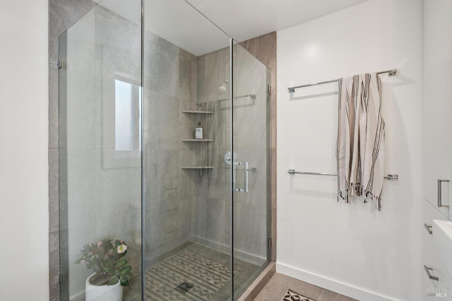 Detail Gallery Image 26 of 54 For 122 Blackfield Dr, Tiburon,  CA 94920 - 2 Beds | 2 Baths