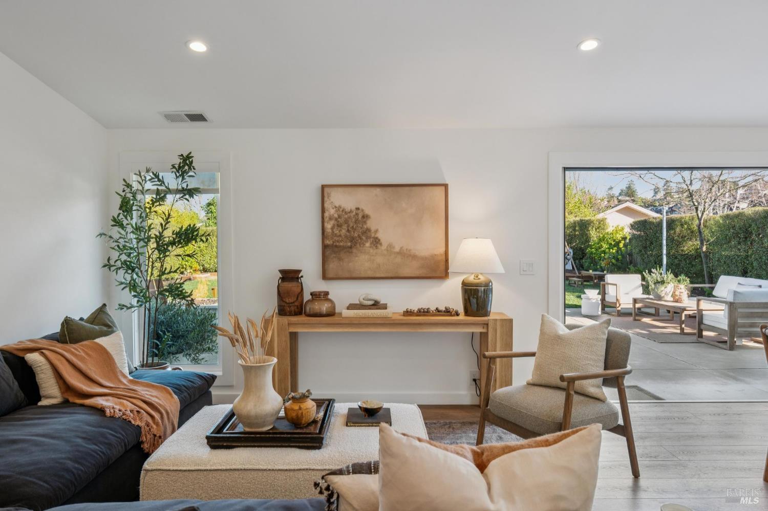 Detail Gallery Image 6 of 54 For 122 Blackfield Dr, Tiburon,  CA 94920 - 2 Beds | 2 Baths