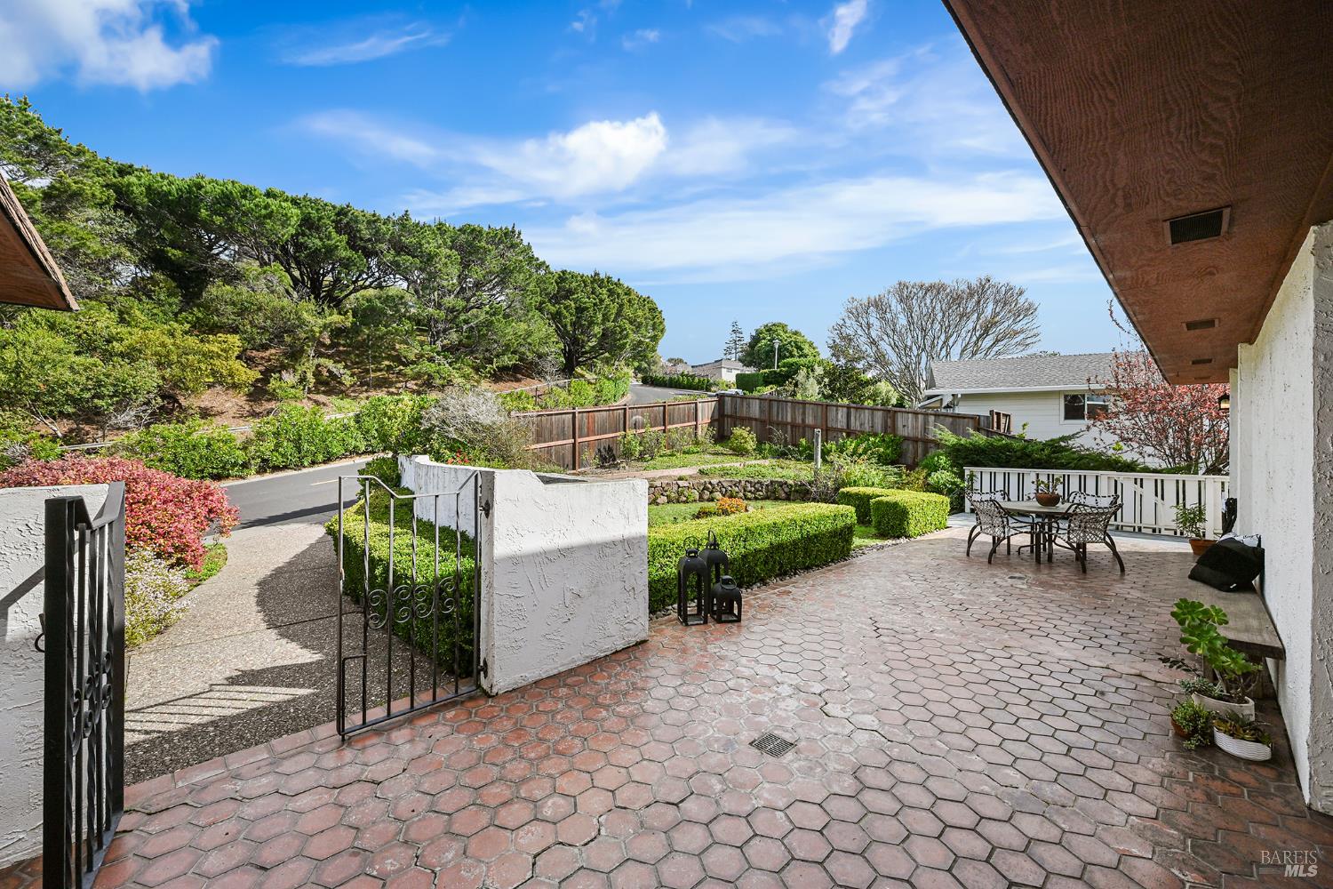 Detail Gallery Image 38 of 47 For 260 Blackfield Dr, Tiburon,  CA 94920 - 4 Beds | 2/1 Baths