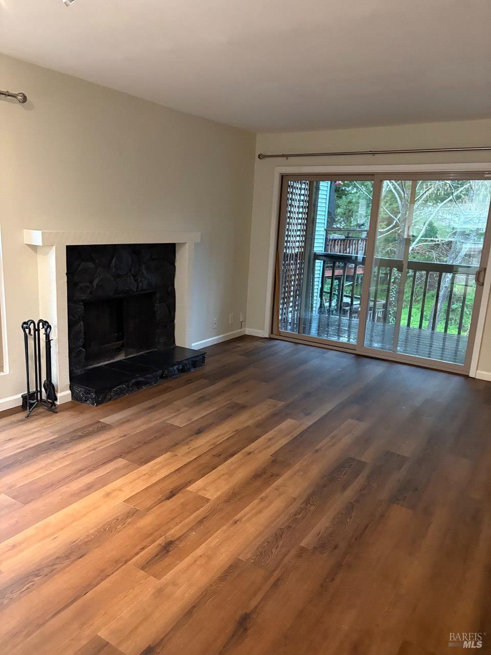 Detail Gallery Image 13 of 26 For 323 Bolinas Rd, Fairfax,  CA 94930 - 2 Beds | 1/1 Baths