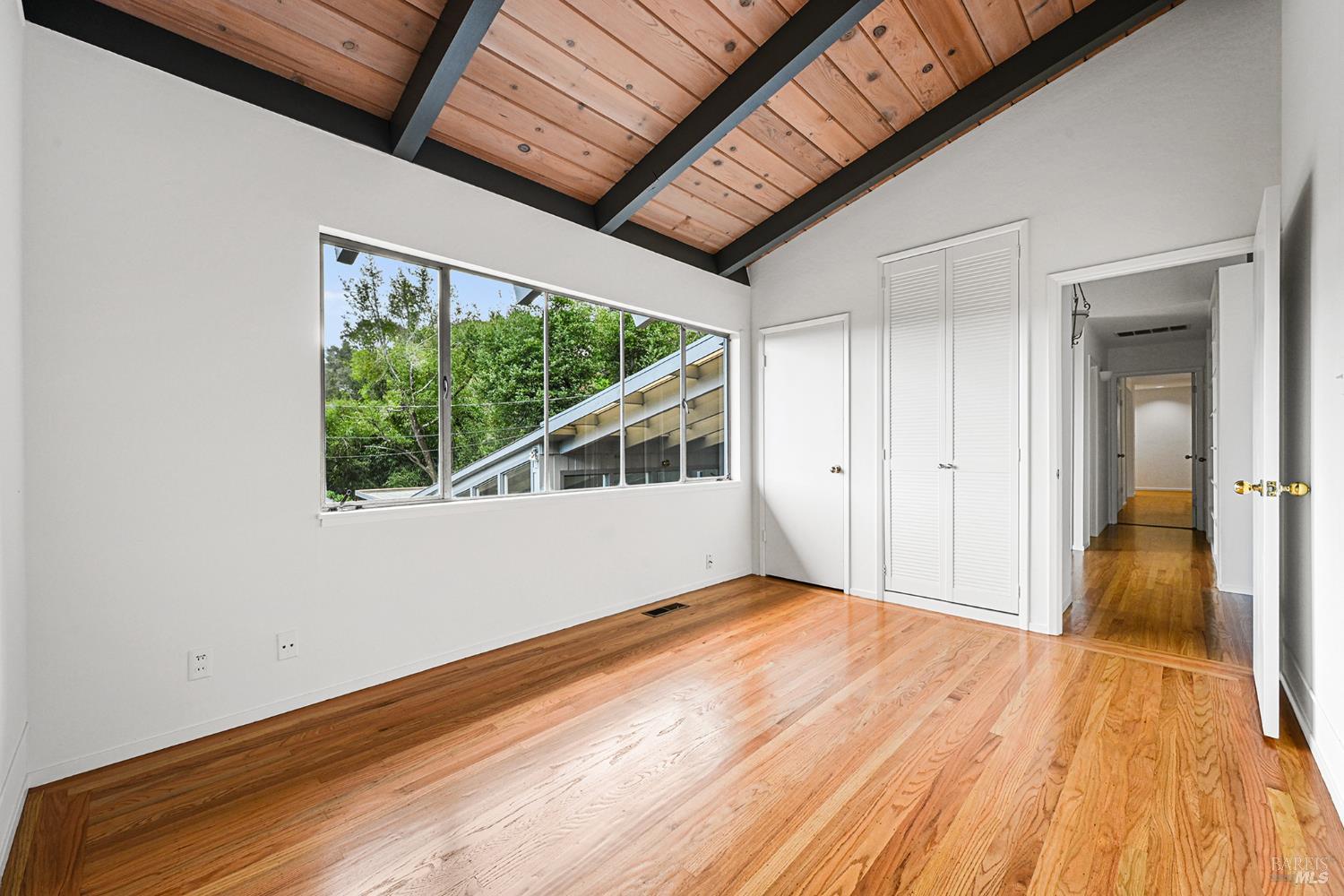 Detail Gallery Image 14 of 65 For 11 Hollyhock Ct, Mill Valley,  CA 94941 - 4 Beds | 2/1 Baths