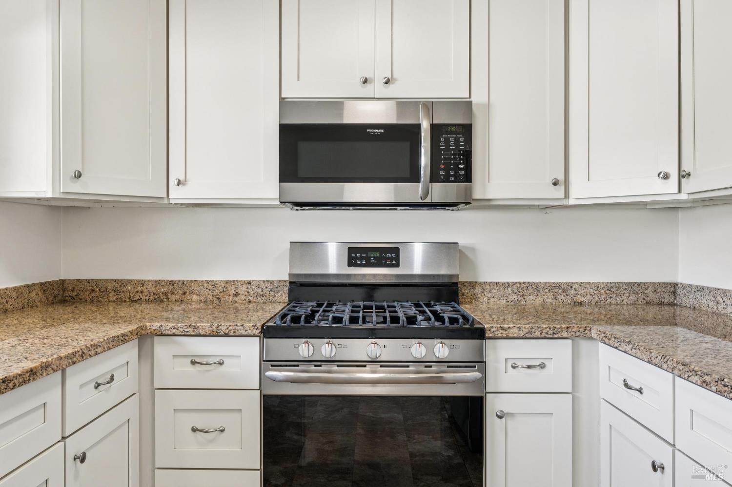 Detail Gallery Image 10 of 59 For 18023 Mulberry Ave, Sonoma,  CA 95476 - 2 Beds | 1 Baths