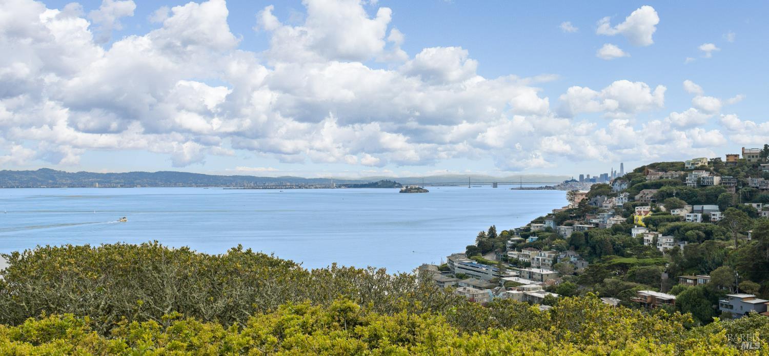 Detail Gallery Image 5 of 15 For 134 Crescent Ave, Sausalito,  CA 94965 - 4 Beds | 2 Baths