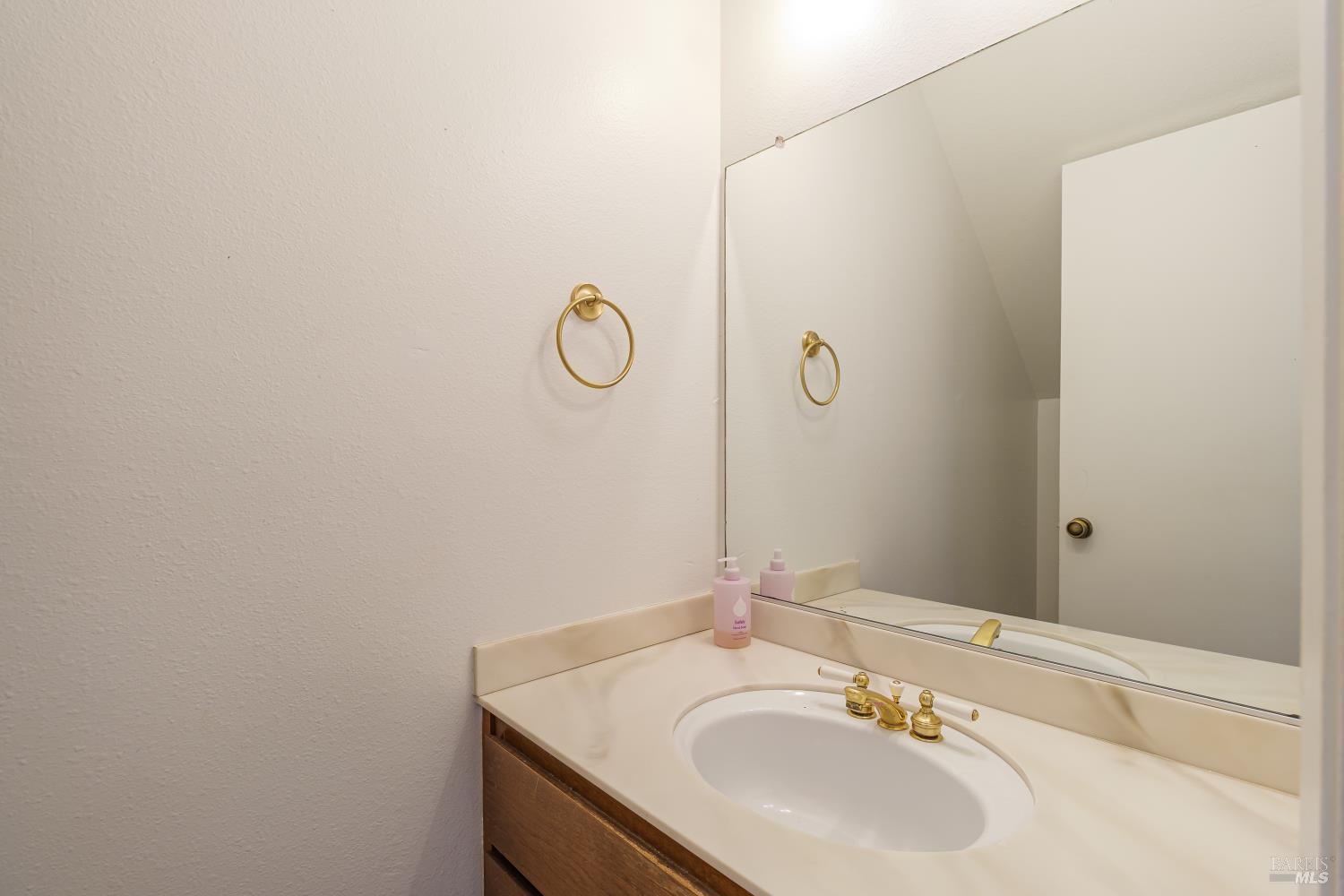 Detail Gallery Image 12 of 27 For 19 Burdell Ct, Novato,  CA 94949 - 2 Beds | 1/1 Baths