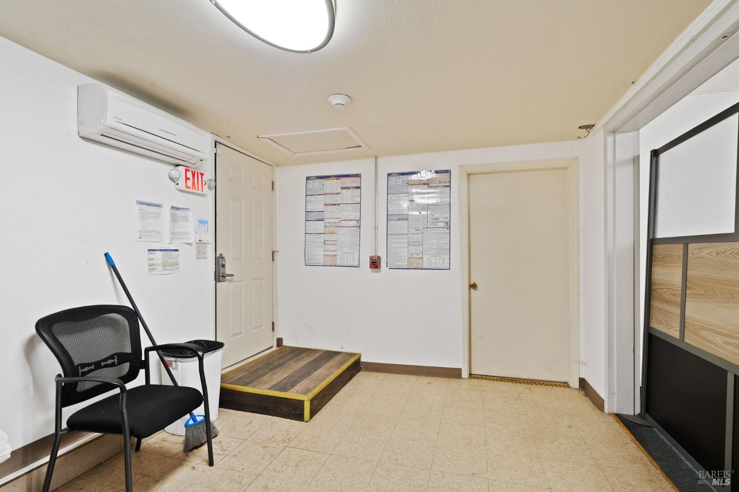 Detail Gallery Image 10 of 36 For 14092 Lakeshore Dr, Clearlake,  CA 95422 - – Beds | – Baths